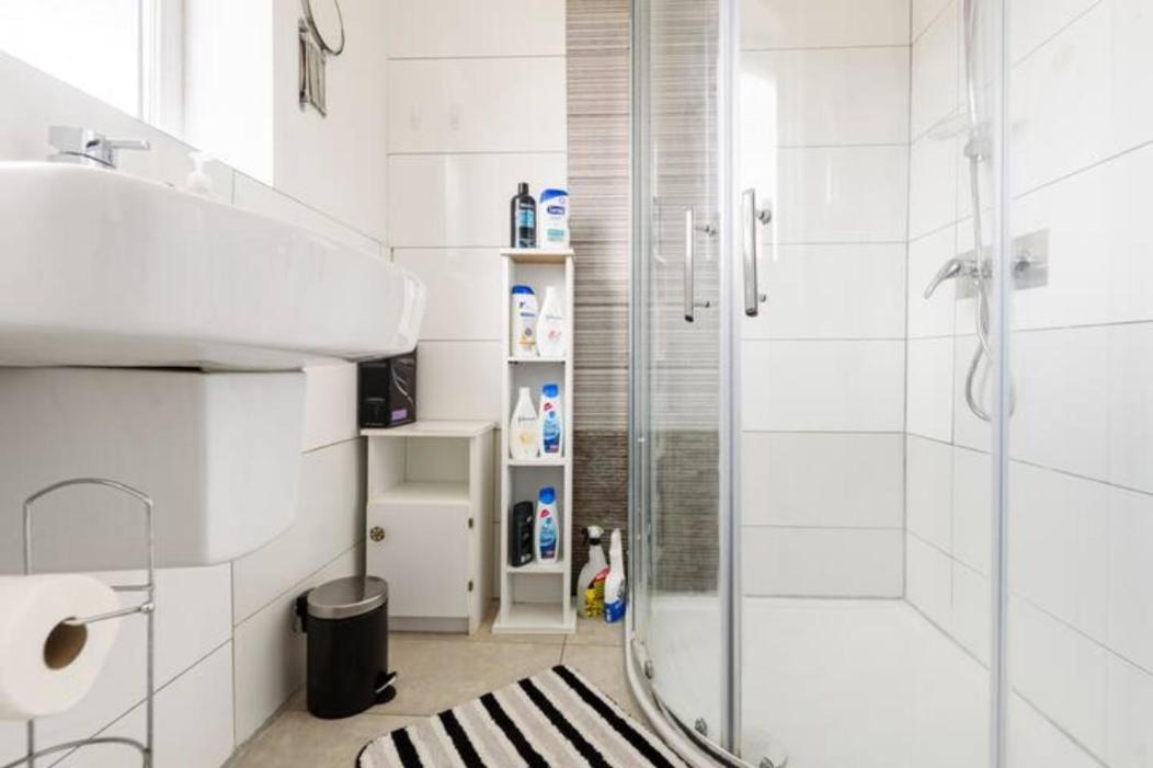 Apartment Overbury Lodge, Birmingham With Free Parking